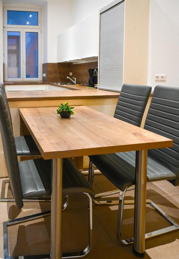 Modern Apartment Wiener Stadthalle Kültér fotó